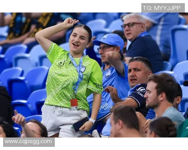 足球明星温情时刻 球迷心中永恒的暖阳与感动